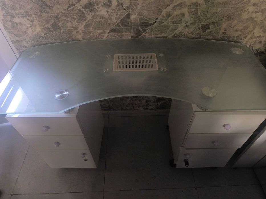 Продам стол для маникюра