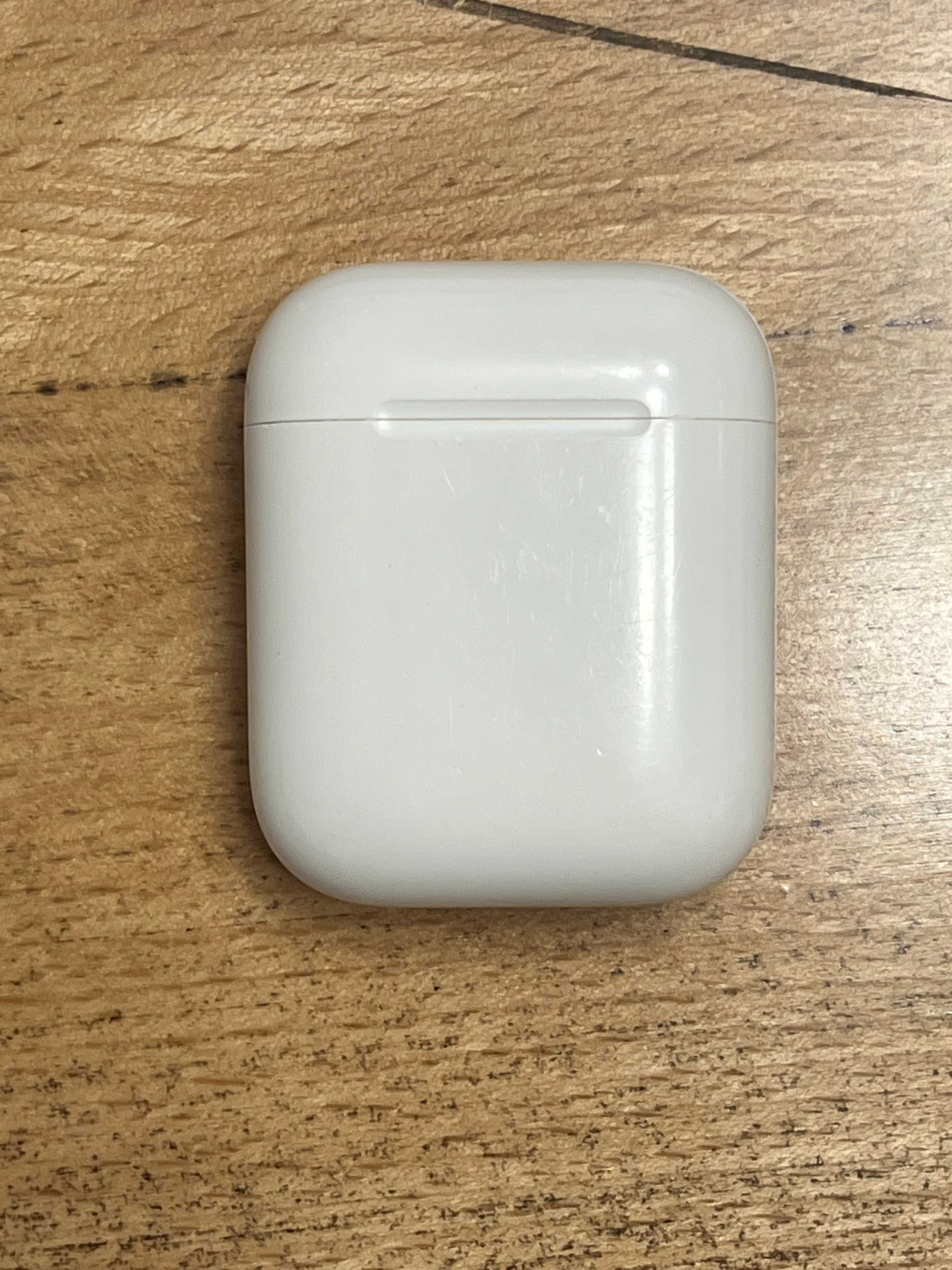 Apple AirPods 2 – оригинални, с кутия, в много добро състояние