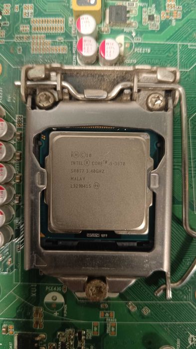 Дъно с WIFI, процесор i5 3570 и рам DDR3  8GB Dual Channel Dual Rank