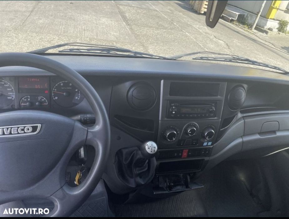 Iveco daily 8 europaleti cat B volan stanga