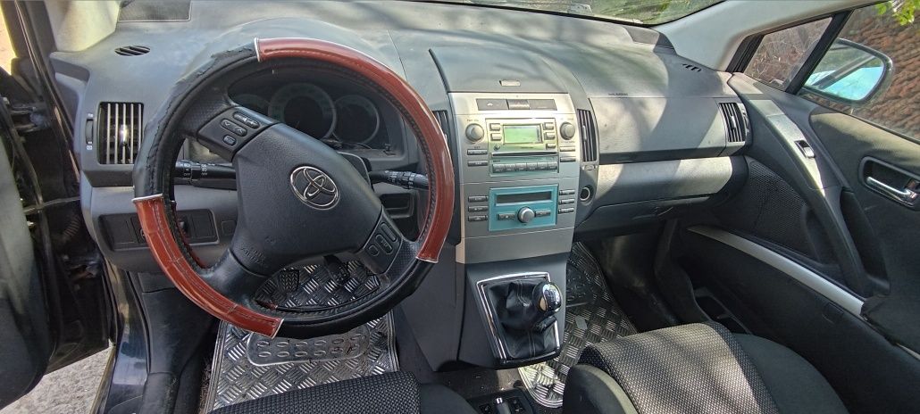 Toyota corolla verso d cat на части