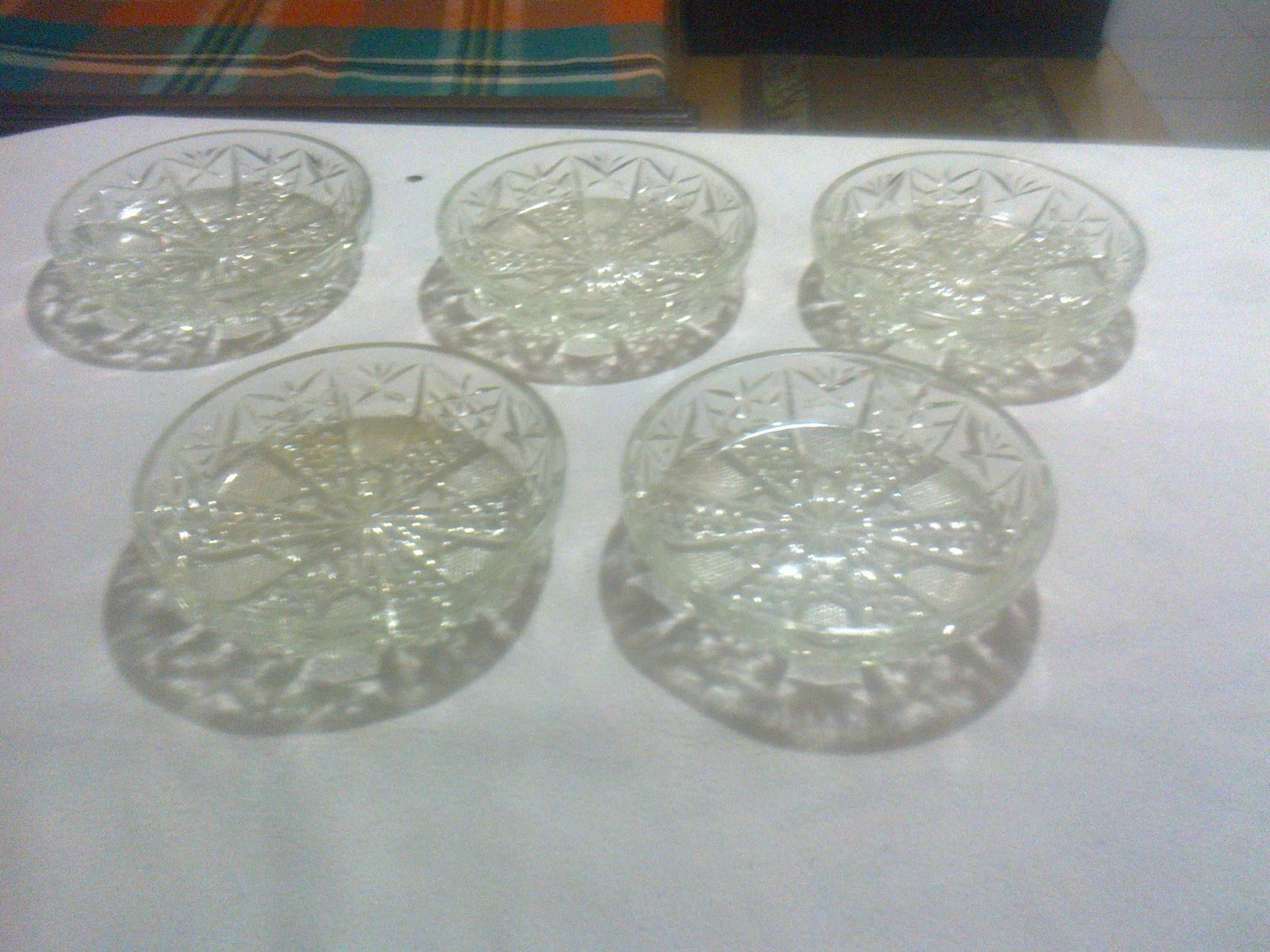 Комплект стари стъклени чиний от 20-ти век
