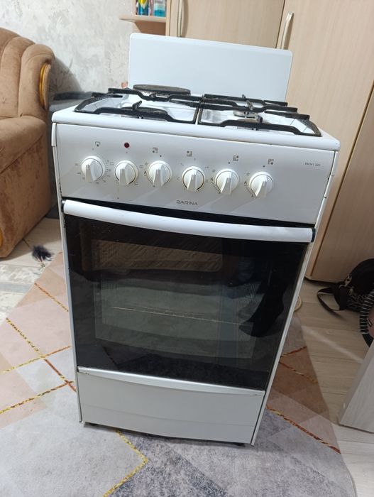 Продам газовую плиту цена 15.000 тг в хорошем состоянии работает все,