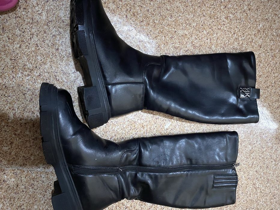 Женские  зимние  сапоги  продам