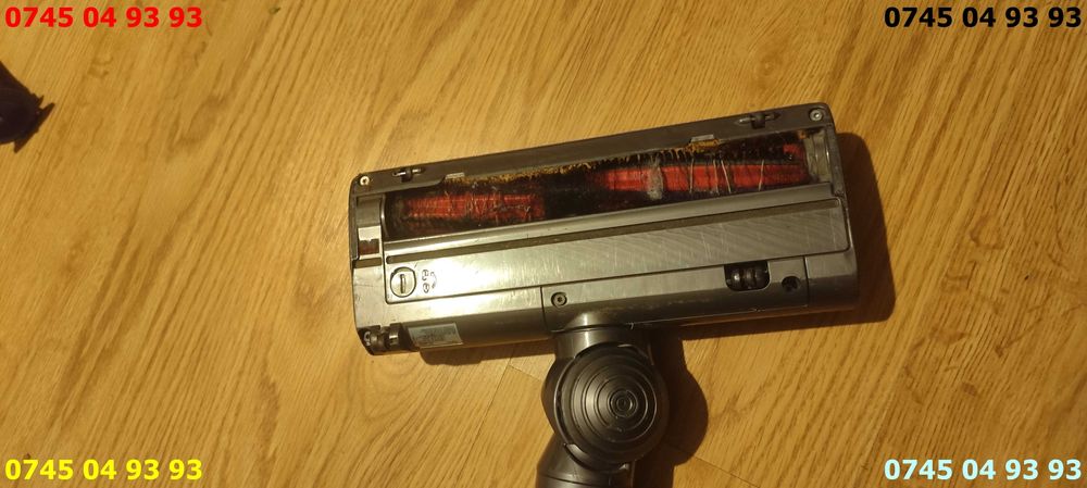 aspirator DYSON V6 se vinde ca in poze fara incarcator bat inca tine