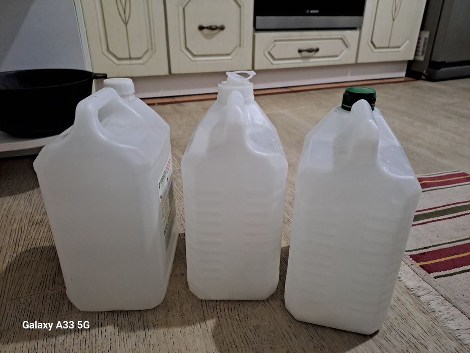 Пластмассовые ёмкости 5 л. с крышкой