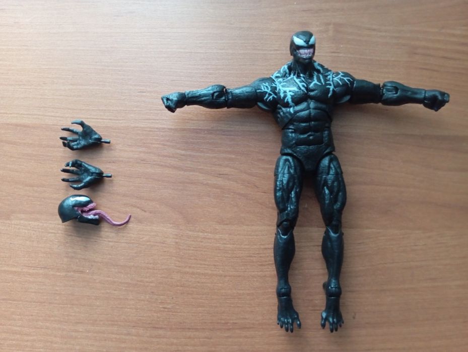 Веном подвижная фигурка