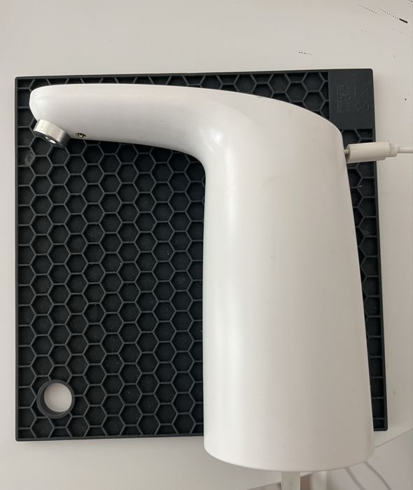 Помпа электрическая для бутылей , рабочая , б/у