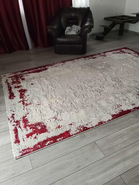 Covor +draperii  stare foarte bună