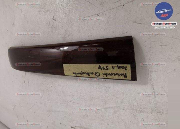 Ornament maner usa stanga originala in stare buna Maserati  Quattropor