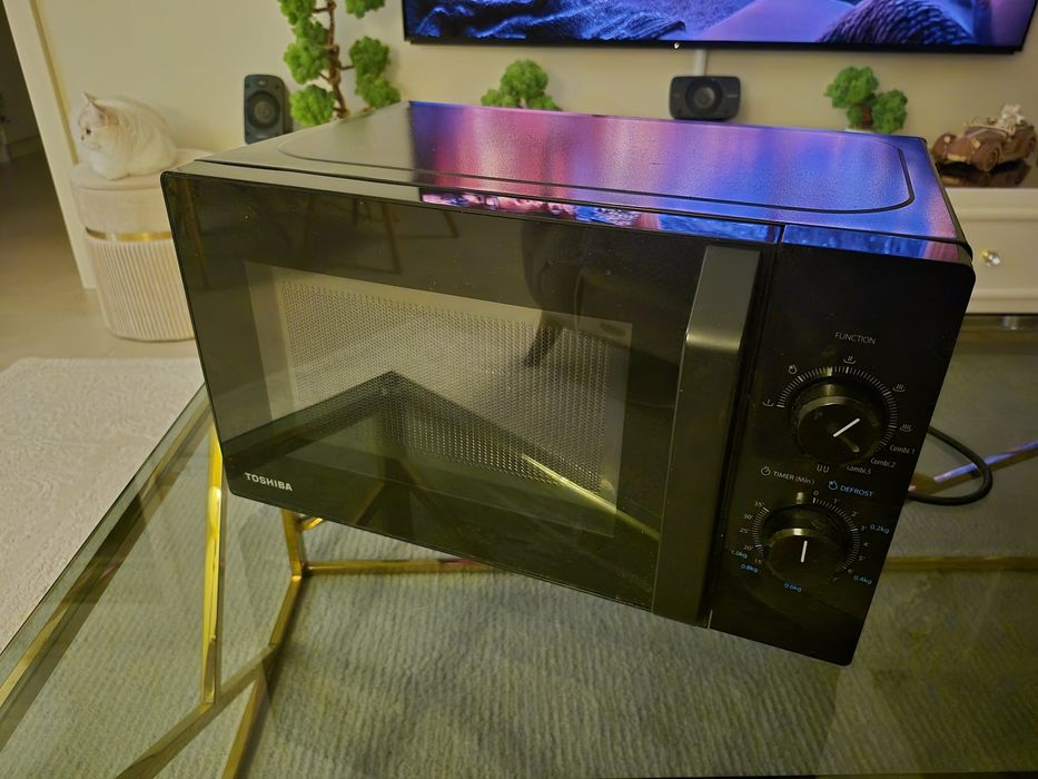 Cuptor Microunde Toshiba Negru 800w Model mic de 44cm L / 26cm H