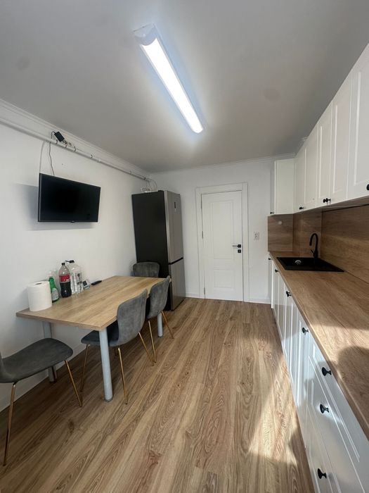 Inchiriez apartament zona centrala 3 camere decomandat