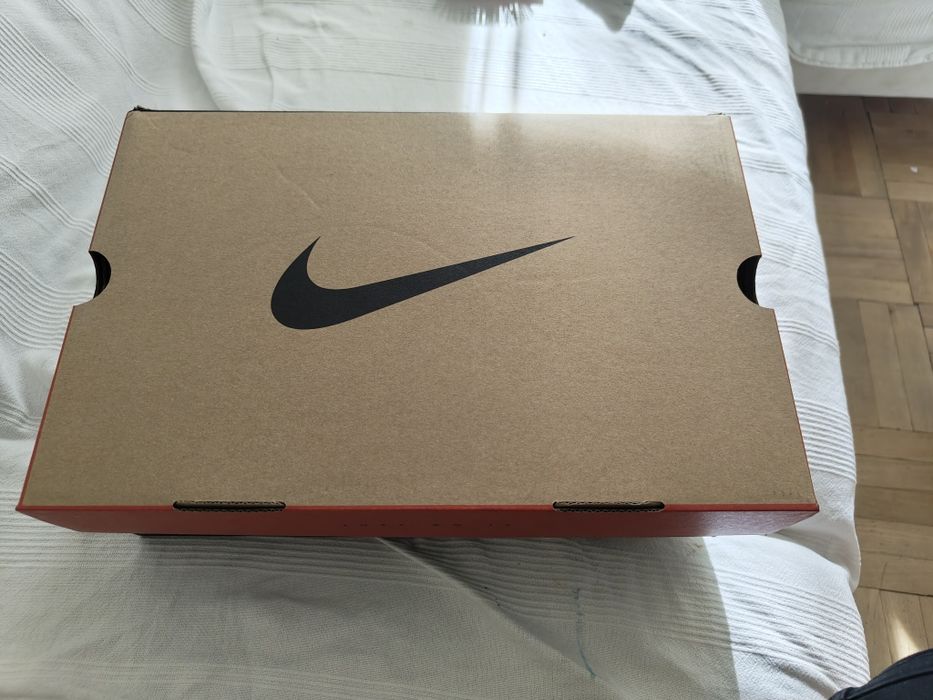 Маратонки Nike W Air Max SNDR
Burgundy Crush/ Baltic Blue-Baroque Brow