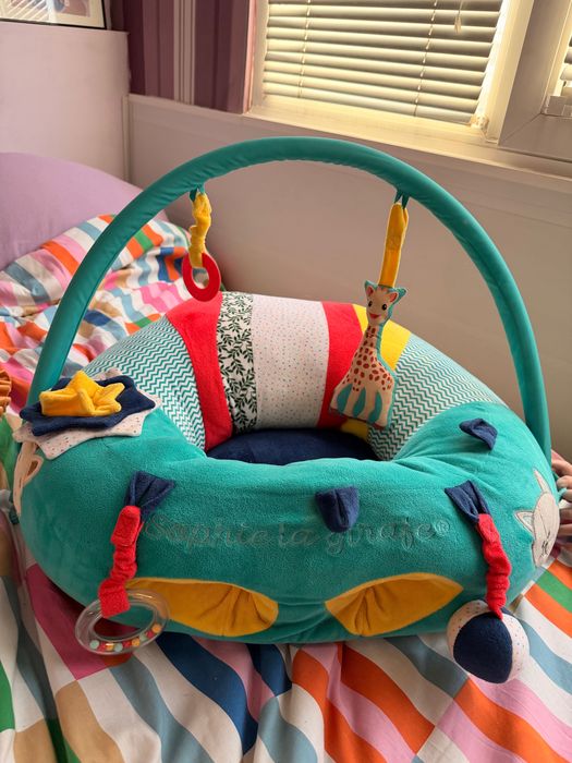 Sophie la Girafe - бебешки пуф с арка