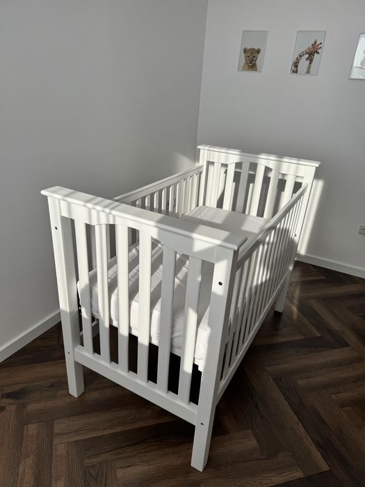 Se vinde pat de lemn pentru copii Pottery Barn!