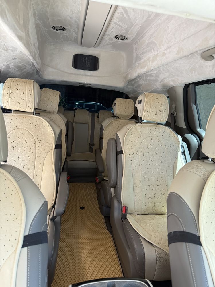 Kia Karnival Hi-limousine