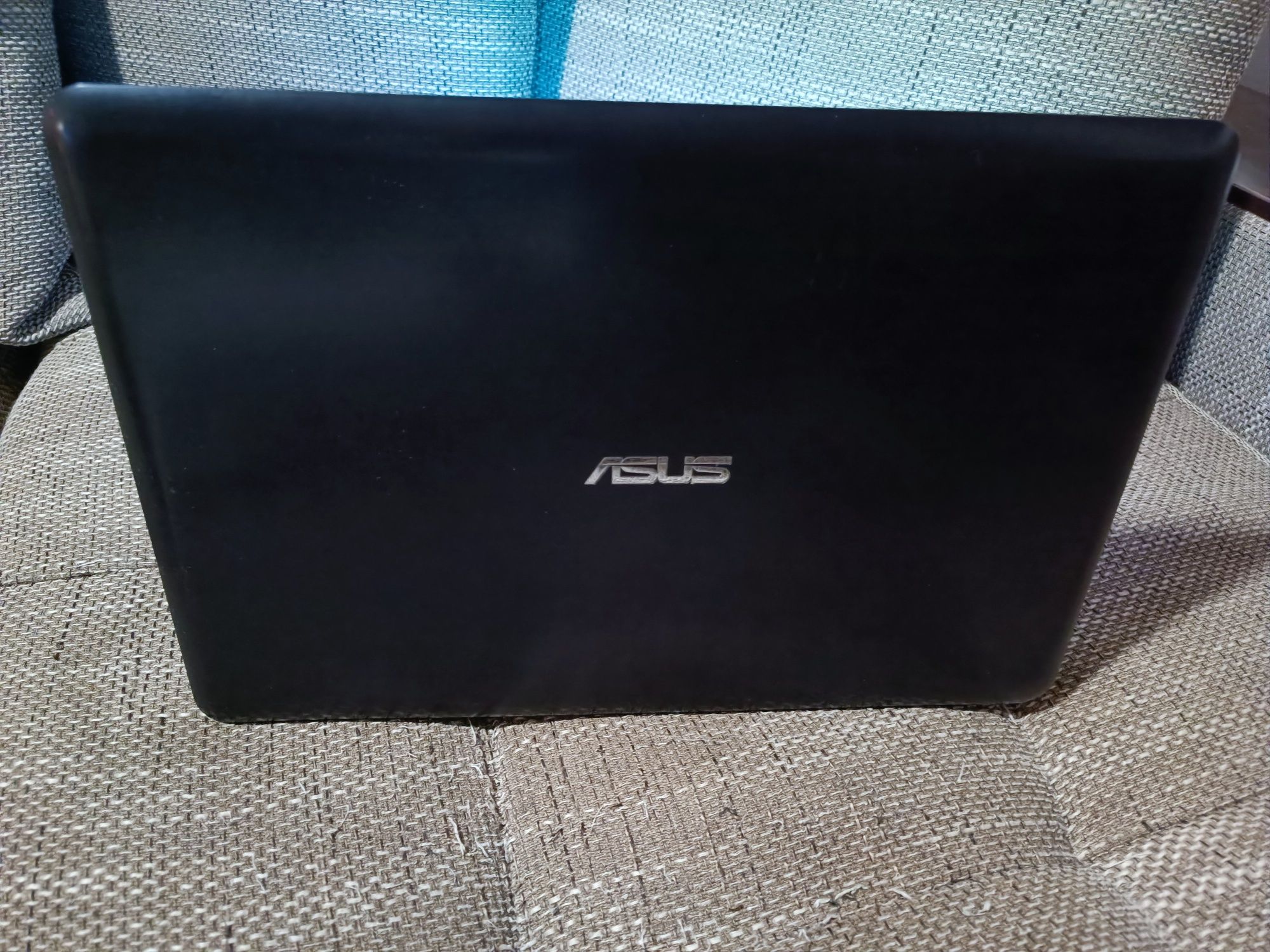 Лаптоп ASUS L502MA-XX003D