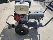 Pompa de spălat cu motor pe benzina Karcher