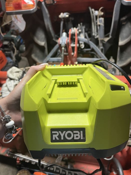 Батерия на PYOBI