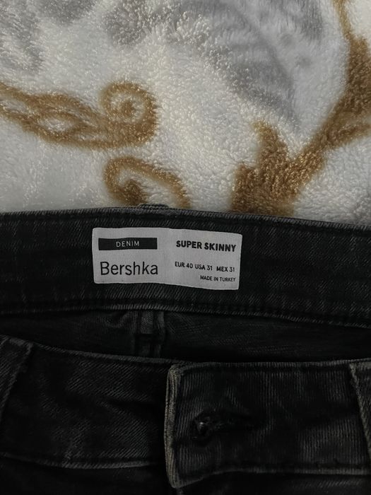 Blugi bershka.
