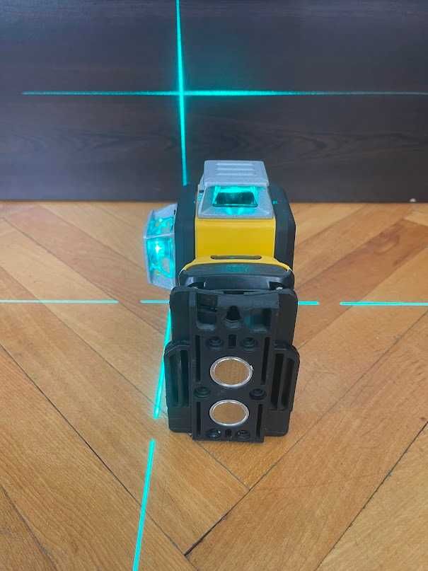 Зелен лазерен нивелир DeWALT 3X360  внос от Германия
