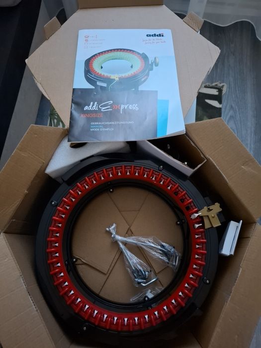 Vand mașinj de tricotat