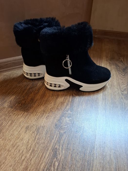 Дамски боти и  ботуши