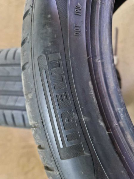 2 Pirelli R19 255/45 Anvelope de vară Dot3322
