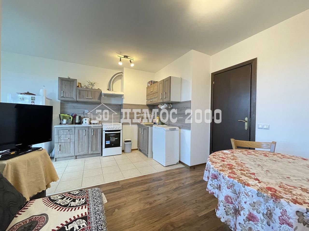 Продава се Двустаен апартамент в с. Приселци, Област Варна - 50 кв.м за 1770 €/кв.м - Снимка #1