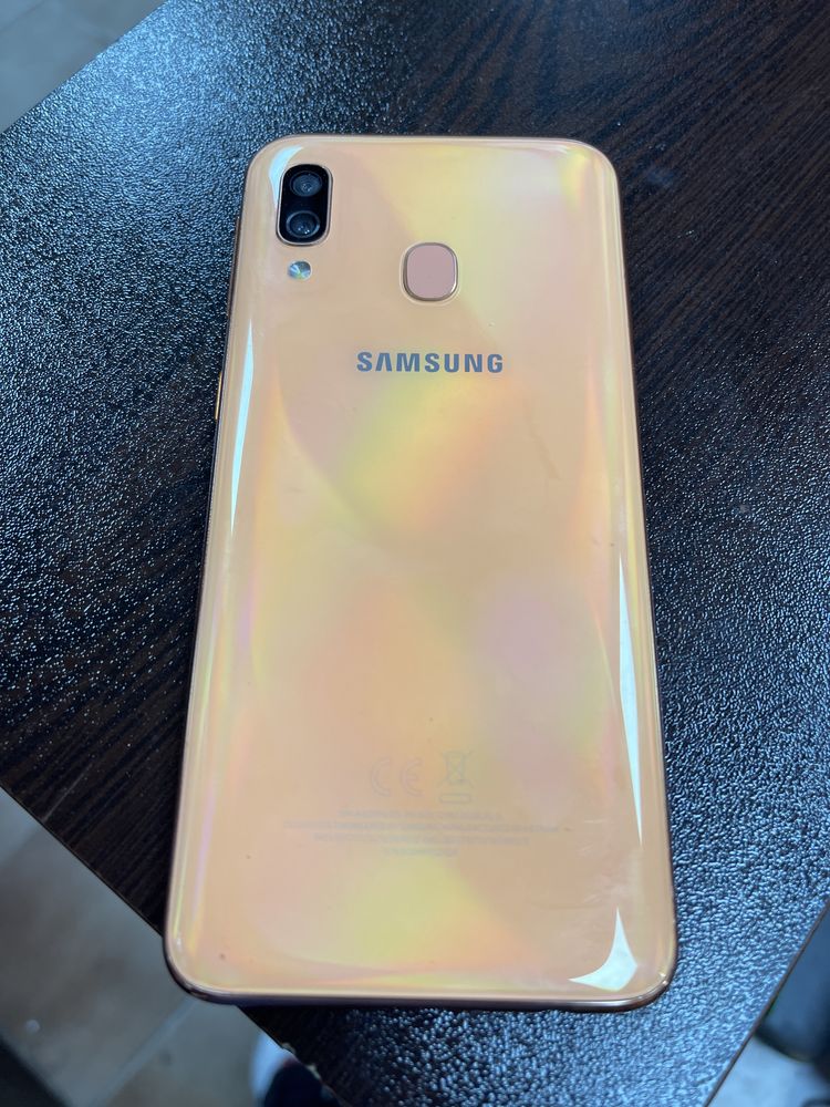 Samsung a40 перфектен