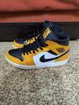 Jordan 1 mid Taxi