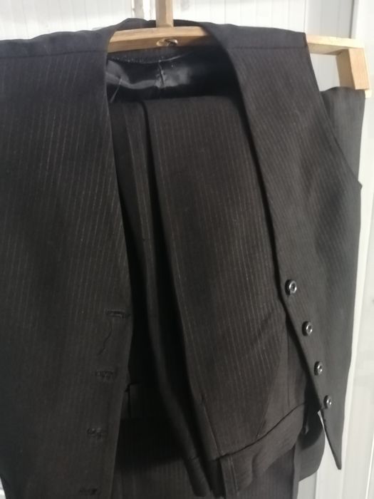 Школьные жилеты в полоску и брюки р 40