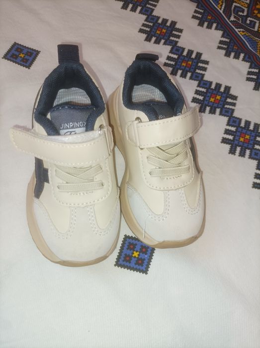 Vând încălțăminte pentru băieți,stare foarte buna mărimi între 20-22