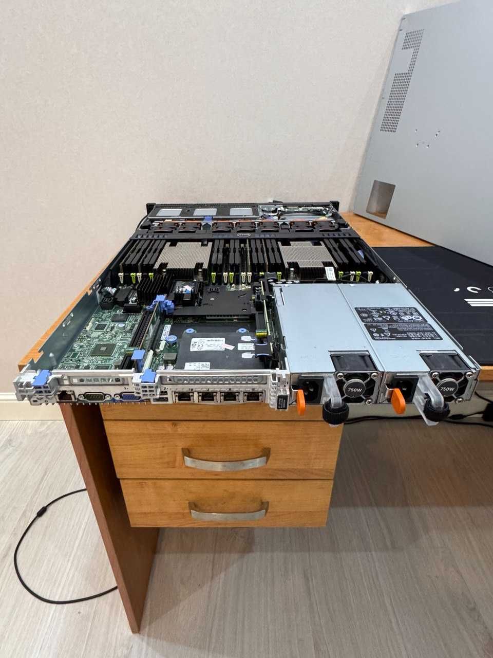 Сервер Dell R630 8SFF (Подойдет для 1С до 50 пользователей )