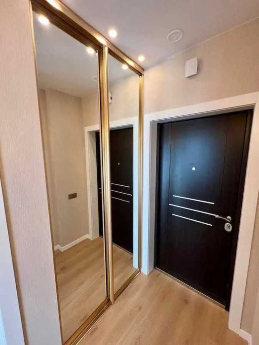 Дава се под наем Двустаен апартамент в София, Център - 56 кв.м за 408 € - Снимка #2