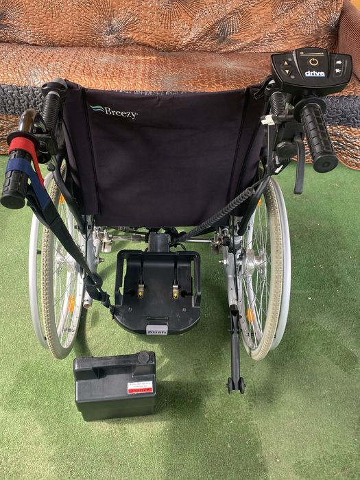 Caruț dizabilitați carucior handicap batrani Electric