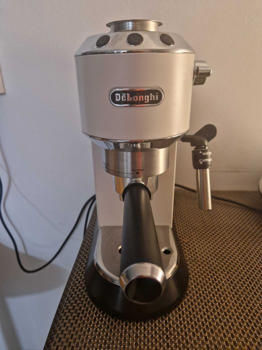 Кафемашина еспресо DeLonghi