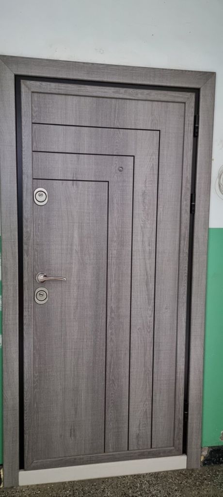 Дава се под наем Тристаен апартамент в Враца, Квартал 103 - 85 кв.м за 99450 € - Снимка #1