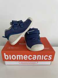 Sneakers biomecanics nr. 22