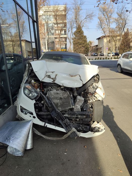 Jac s5 oldi yon tarafdan urilgan moshina sotiladi