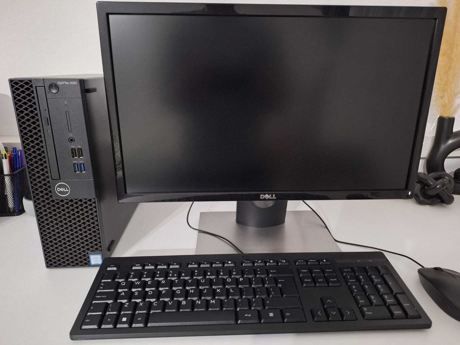 Vand PC DELL OptiPlex 3060 i5 - 8500 Intel Core Pana la 4.10 GHz 8 GB