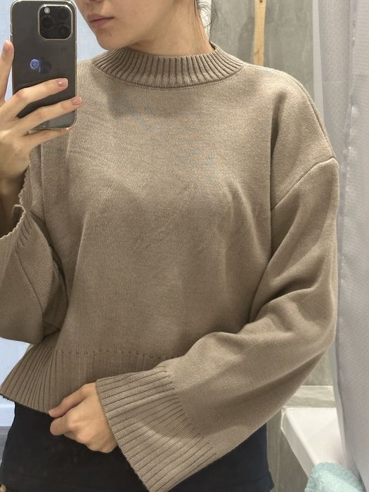 Продам свитер новый