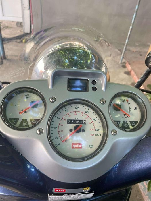 Vând sau schimb Aprilia Scarabeo