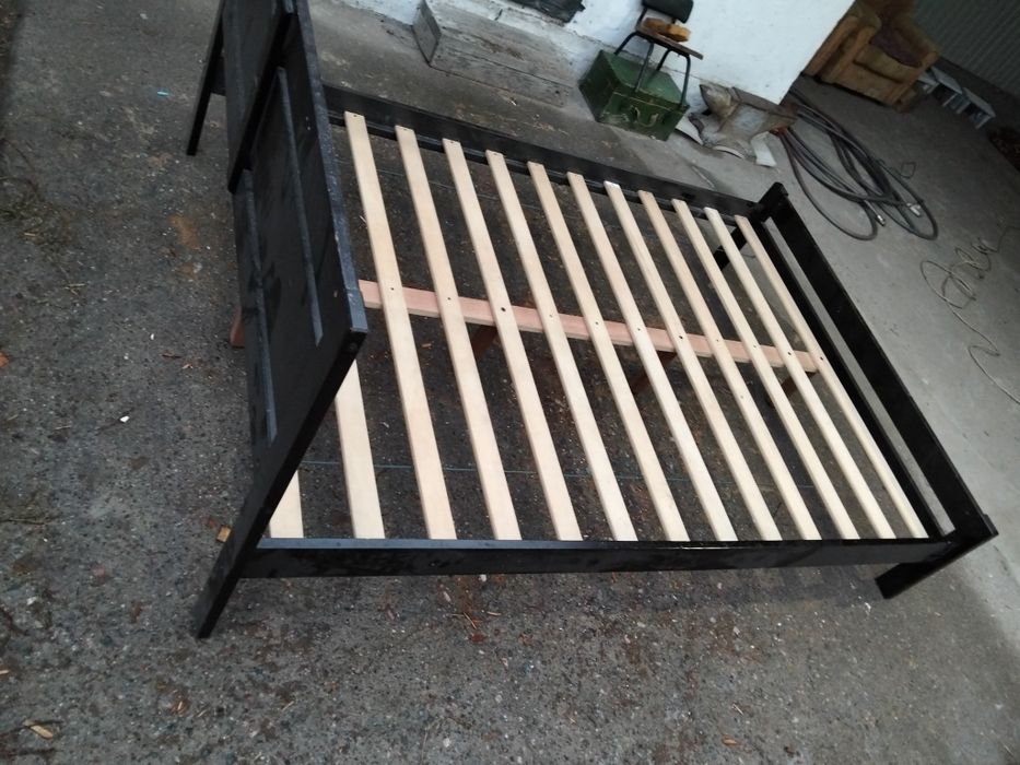 Кровать двуспальная без матраца.
Б/У
20000тг
Состояние отличн