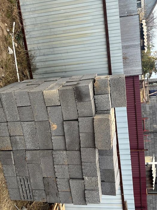 Продам кирпич керамзить 120шт