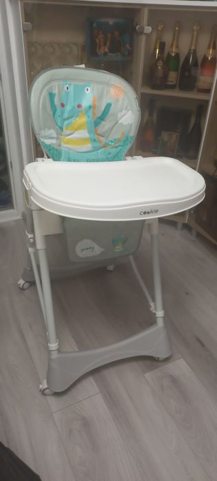 Scaun de masa pentru bebelusi