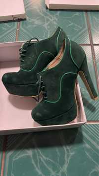 Дамски обувки с ток стилето зелени велур токчета