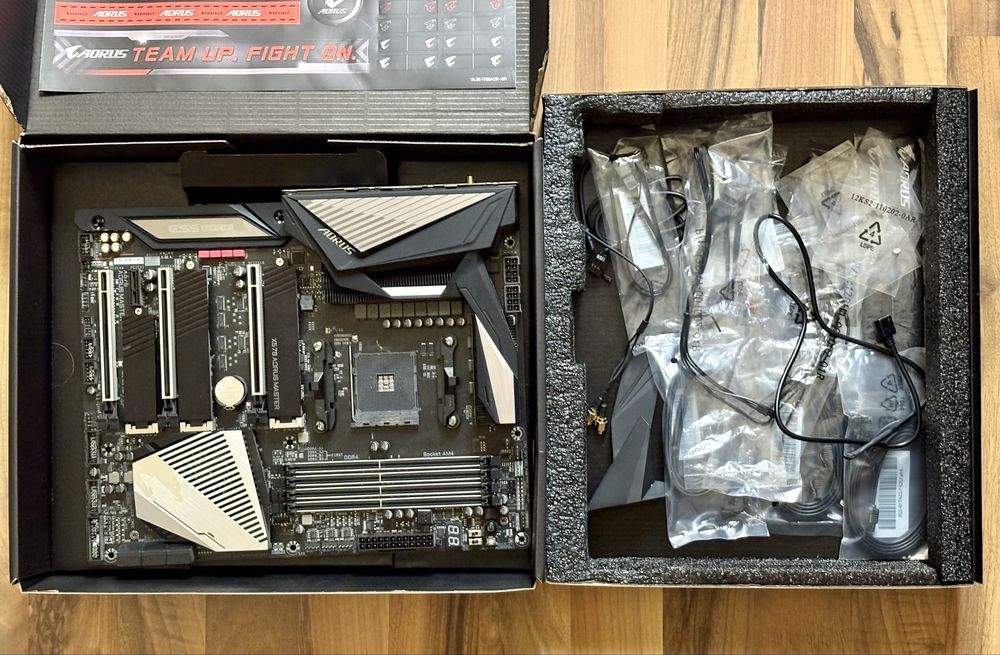 Placă de bază GIGABYTE X570 AORUS Master V1