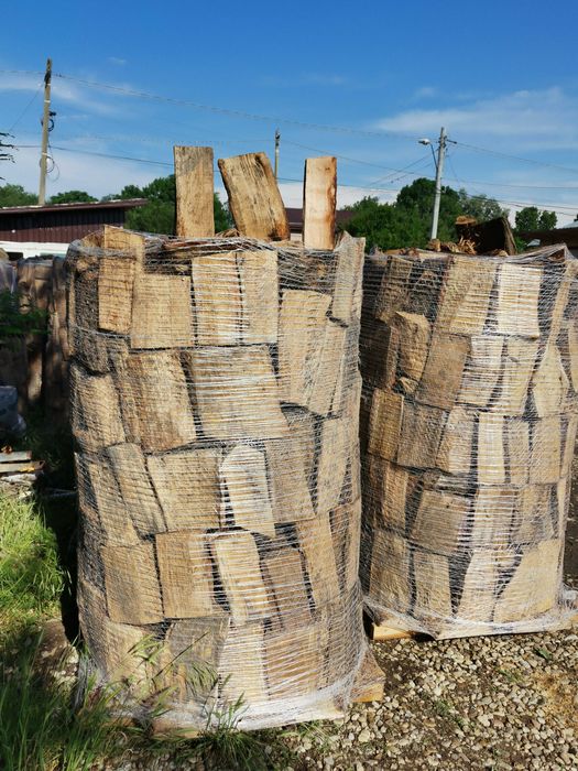 Vand Lemne sparte si taiate la palet, esență tare de Stejar