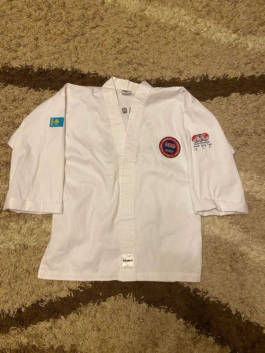 Кимоно и спортивный костюм (таеквондо)